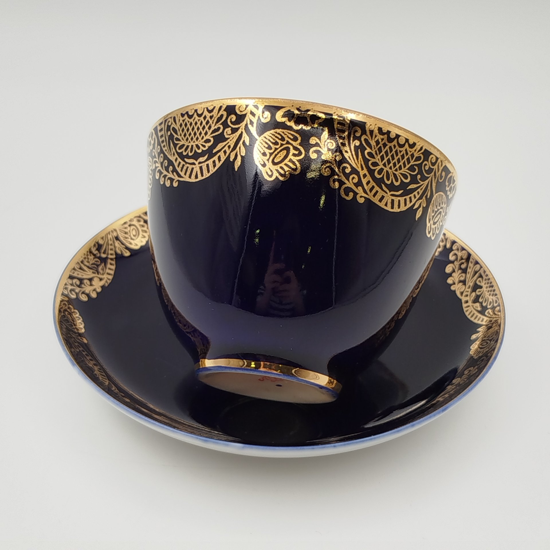 Пара чайная "Золотой фриз", автор формы С. Е. Яковлева, автор рисунка К. Г. Косенкова