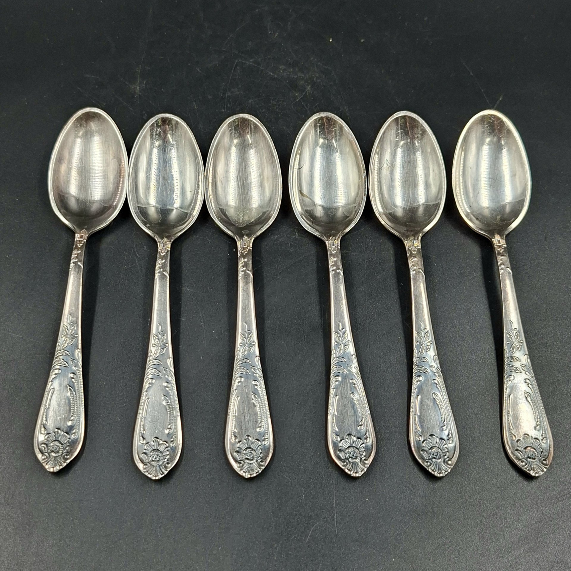 Набор из шести чайных ложек с растительным декором, мНЦ (медь-никель-цинк), Вольнянский завод столовых приборов им. Шевченко (ЗiШ, ЗиШ), СССР, 1960-1980 гг.