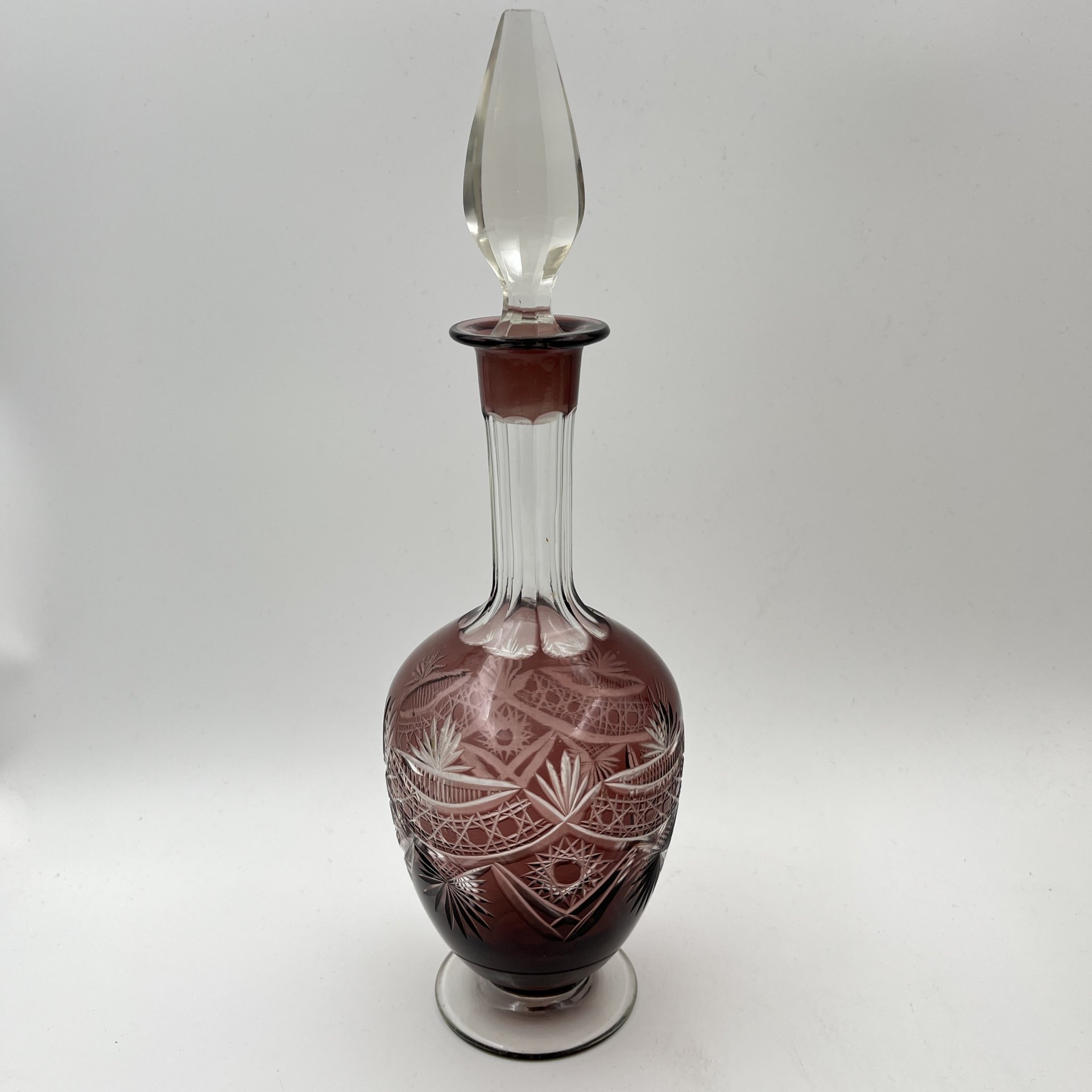 Штоф, украшенный геометрическим декором, стекло, алмазная грань, Дятьковский хрустальный завод, СССР, 1960-1980 гг.