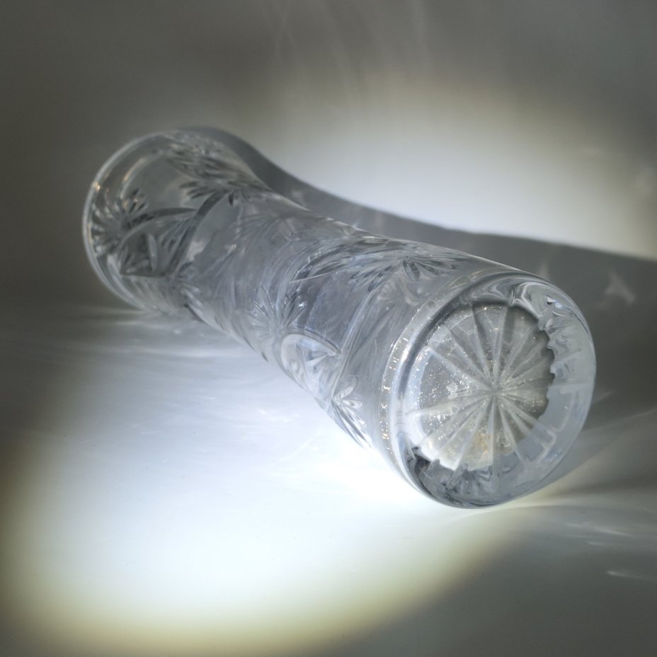 Ваза для цветов с резным растительным декором, стекло, резьба, матирование, Первомайский стекольный завод, Российская Федерация, 1990-2015 гг.