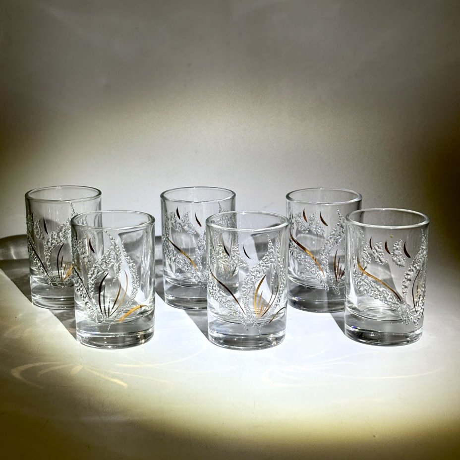 Набор из 6-ти стопок, украшенных растительным декором, стекло, золочение, Российская Федерация, 2000-2010 гг.