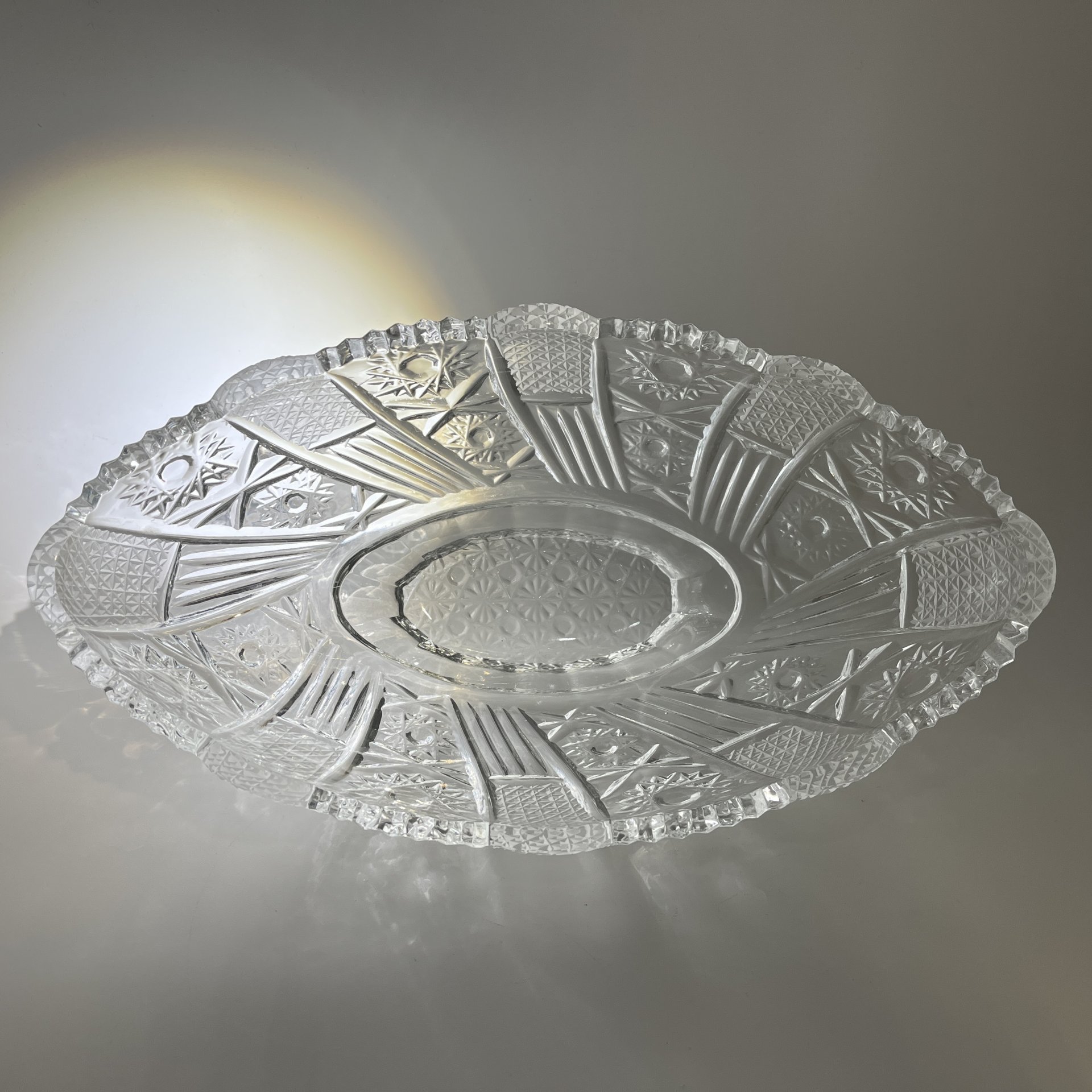 Салатник (фруктовница) с рельефным декором