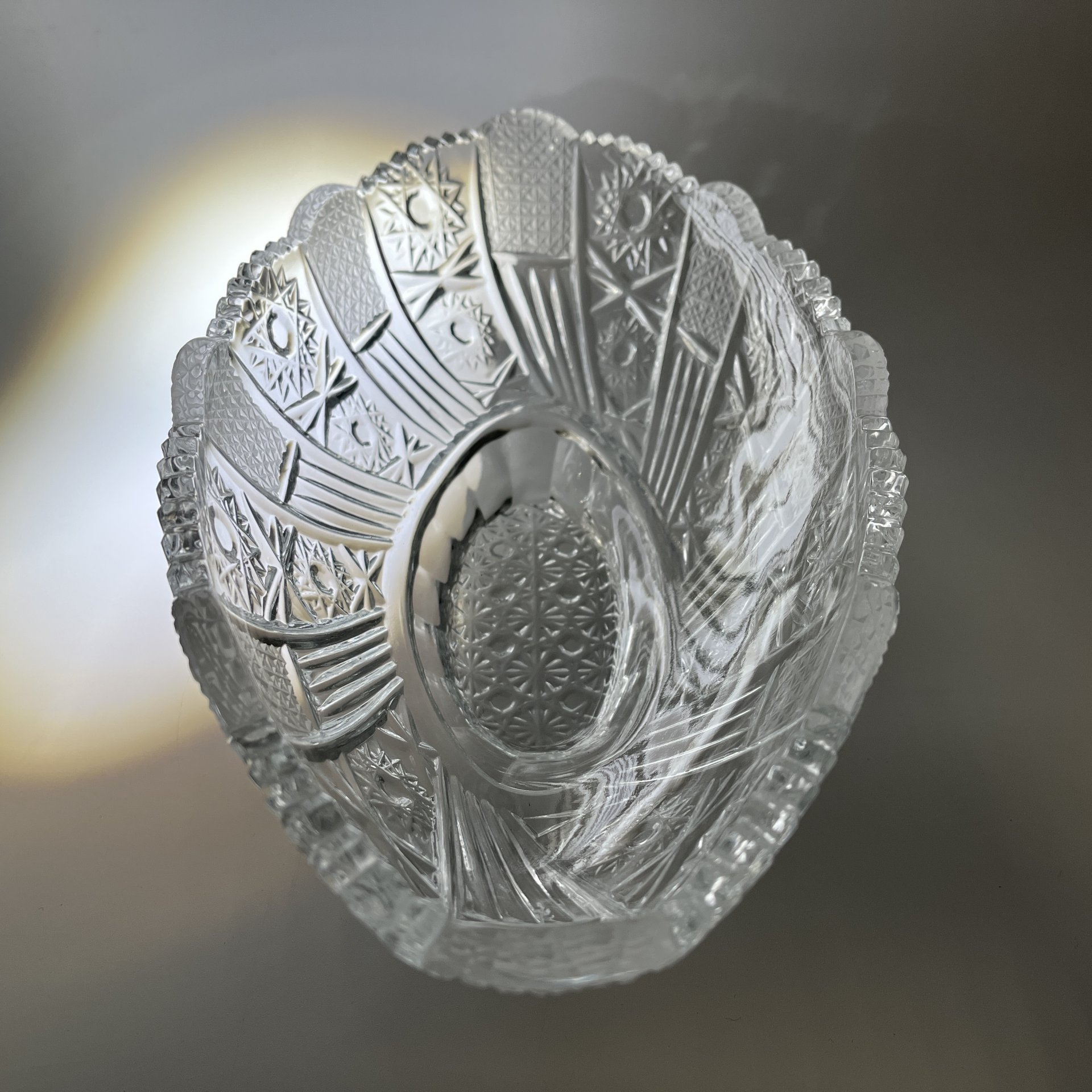 Салатник (фруктовница) с рельефным декором