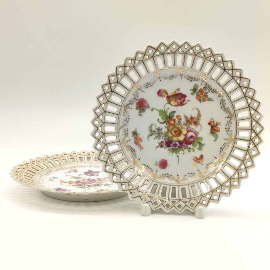 Пара тарелок с прорезным бортом и цветочным декором, фарфор, деколь, золочение, Carl Schumann, Arzberg, Bavaria, Германская империя, 1900-1918 гг.