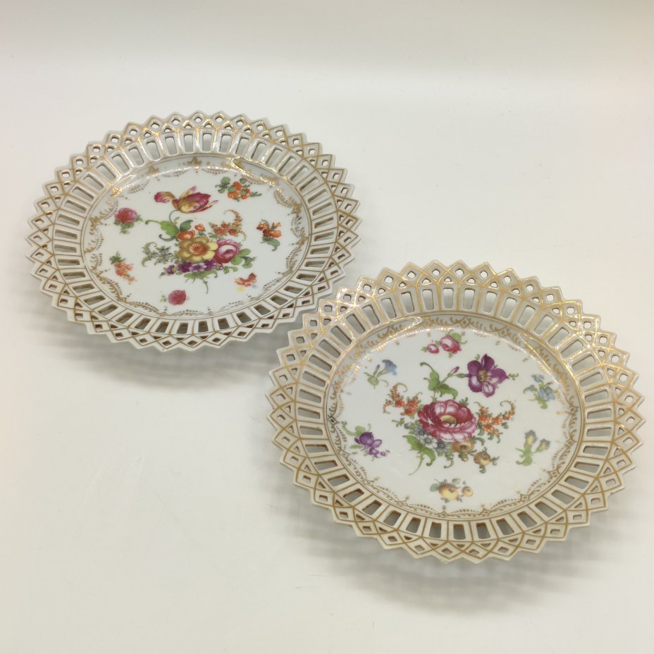 Пара тарелок с прорезным бортом и цветочным декором, фарфор, деколь, золочение, Carl Schumann, Arzberg, Bavaria, Германская империя, 1900-1918 гг.