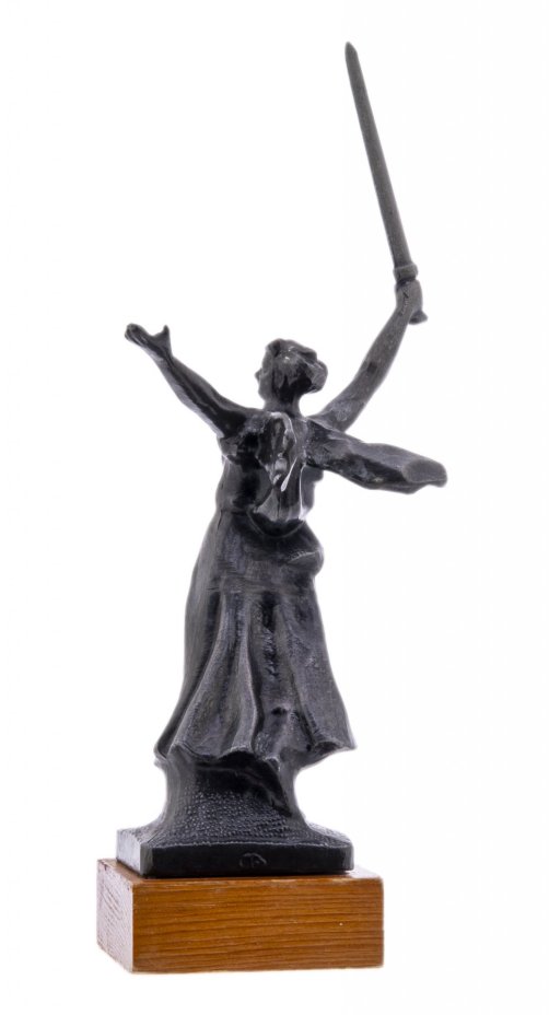 Статуэтка «Родина-мать», металл, дерево, СССР, 1967-1990 гг.