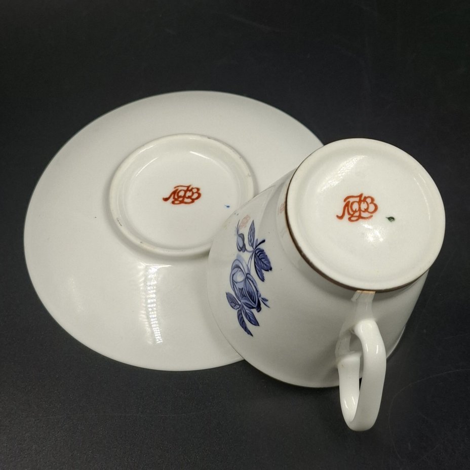 Пара кофейная с цветочным декором в синей гамме (маленькая), фарфор, деколь, золочение, Ленинградский фарфоровый завод (ЛФЗ), Россия, 1989-2001 гг.