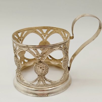 Подстаканник, выполненный в технике скани