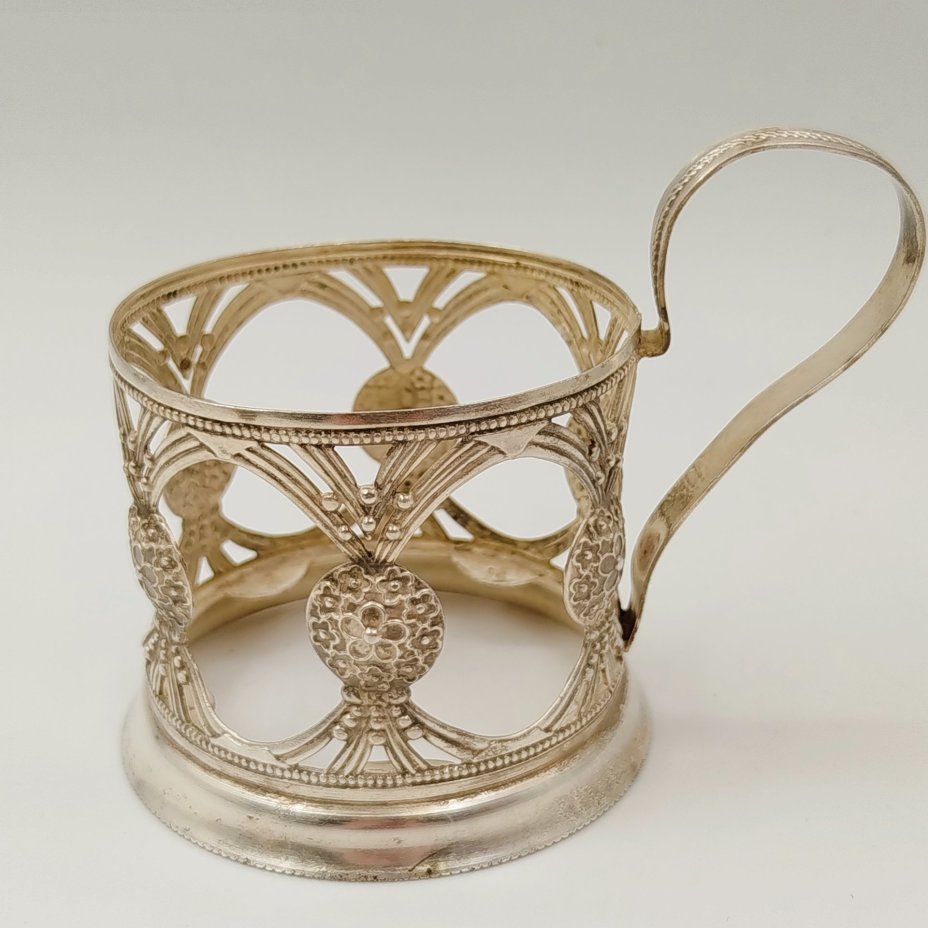 Подстаканник, выполненный в технике скани