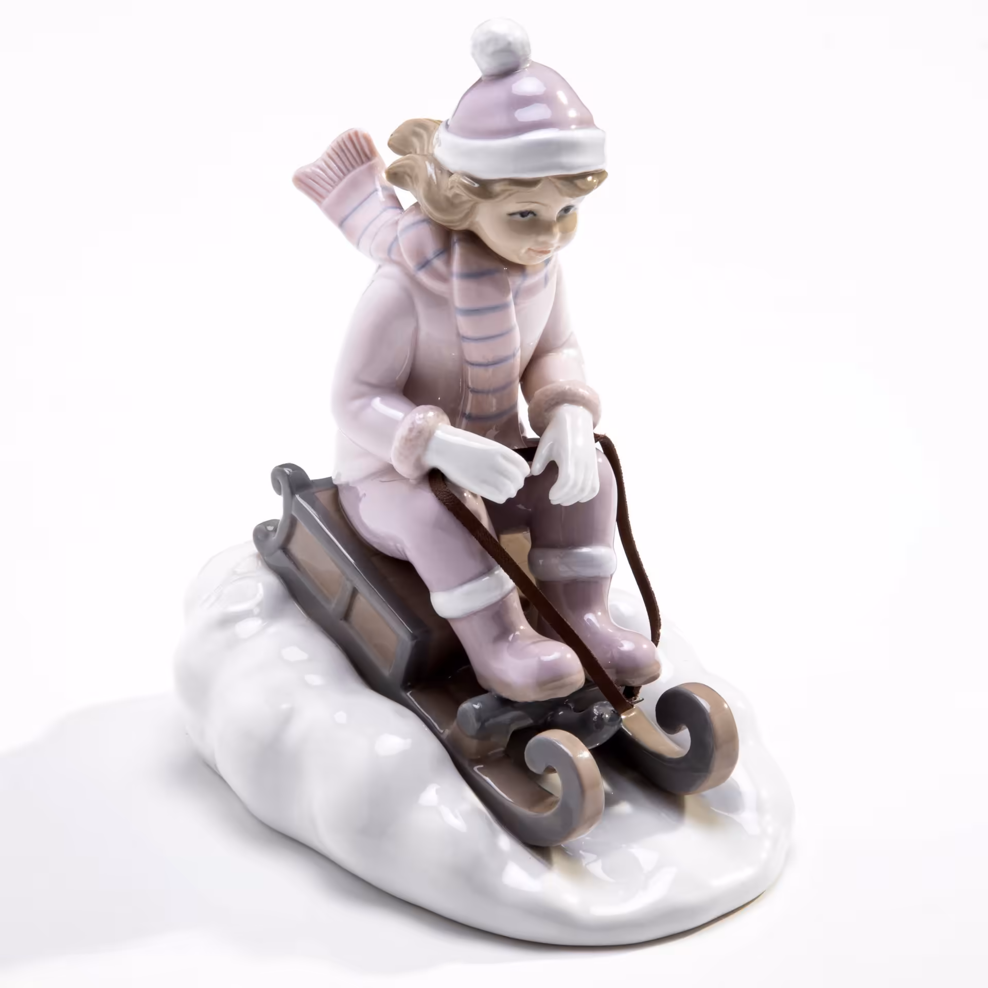 Статуэтка "Девочка на санках", фарфор, роспись, фирма "The Leonardo collection", Великобритания, 2000-2020 гг., Leonardo Collection