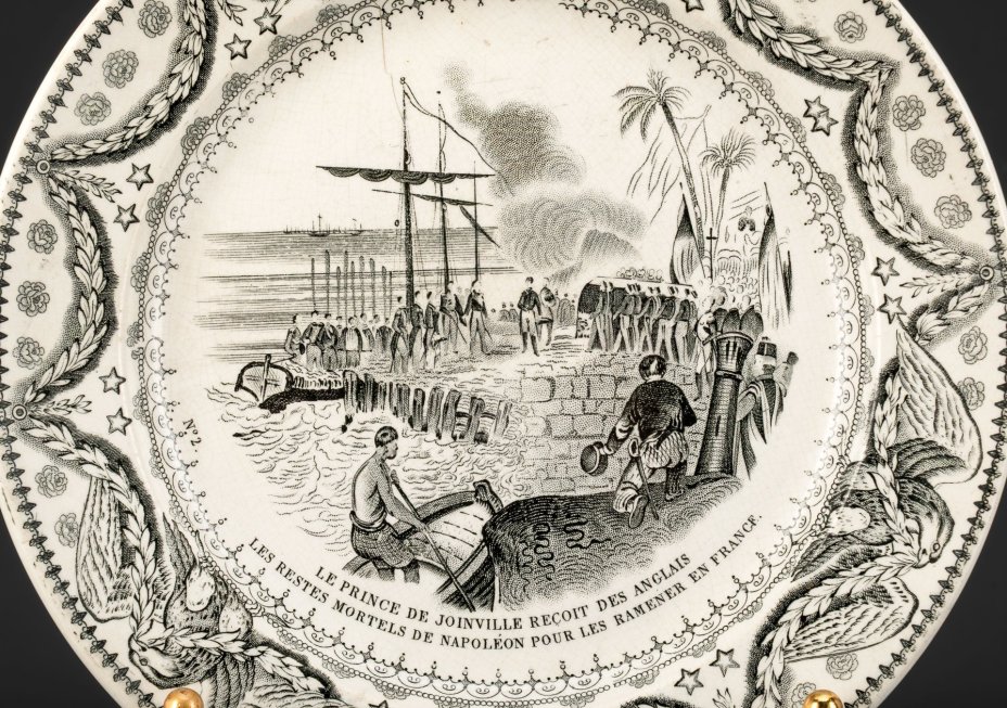 Декоративная тарелка "Передача останков Наполеона англичанами принцу де Жуанвилю в 1840 году", фирма Lebeuf Milliet & Cie ("Creil at Montereau Faïenceries")