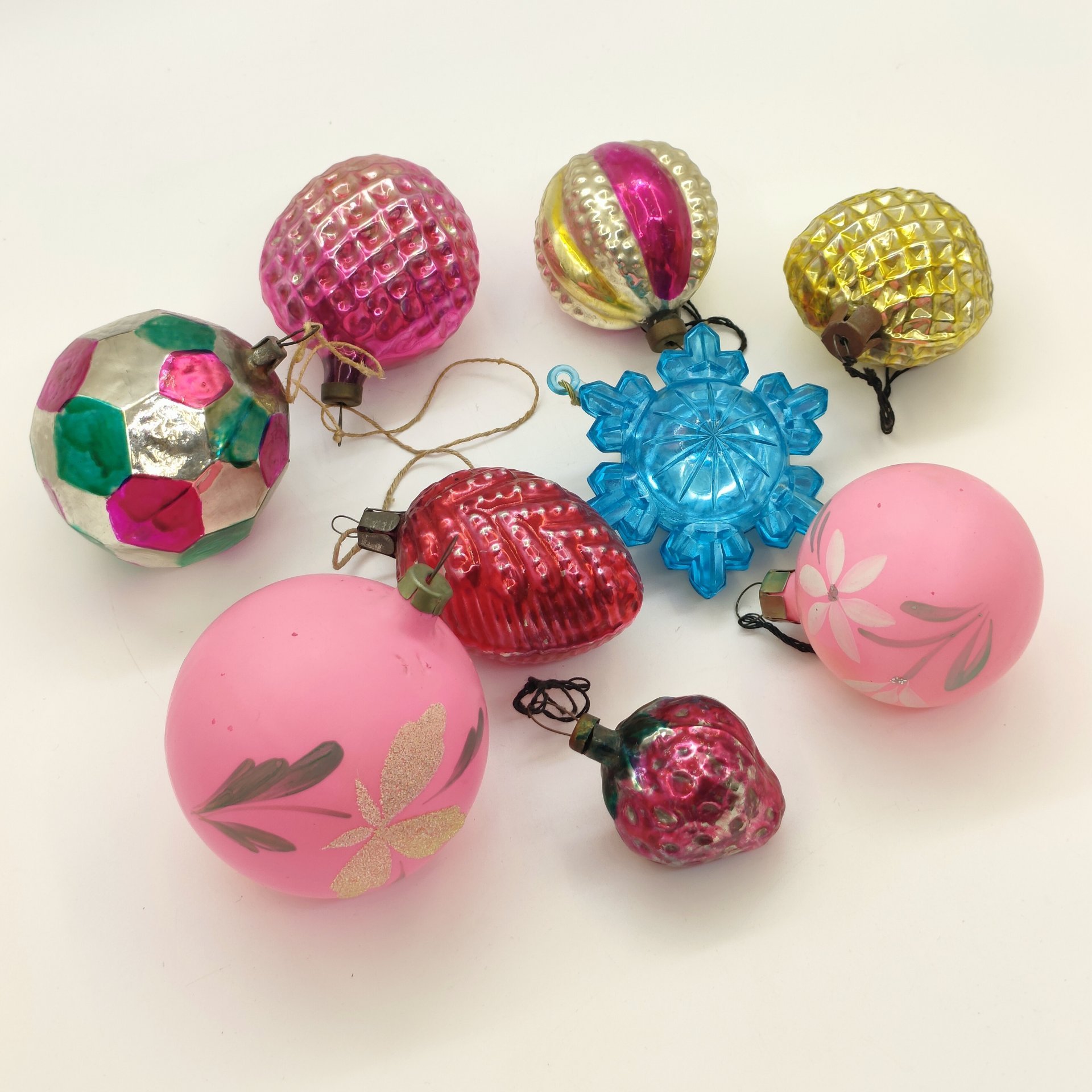 Набор ёлочных игрушек различных форм и расцветок (9 шт.), стекло, краска, металл, СССР, 1960-1980 гг.