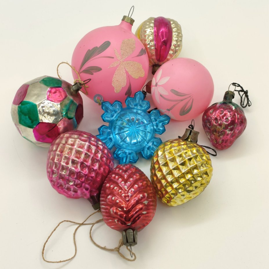 Набор ёлочных игрушек различных форм и расцветок (9 шт.)