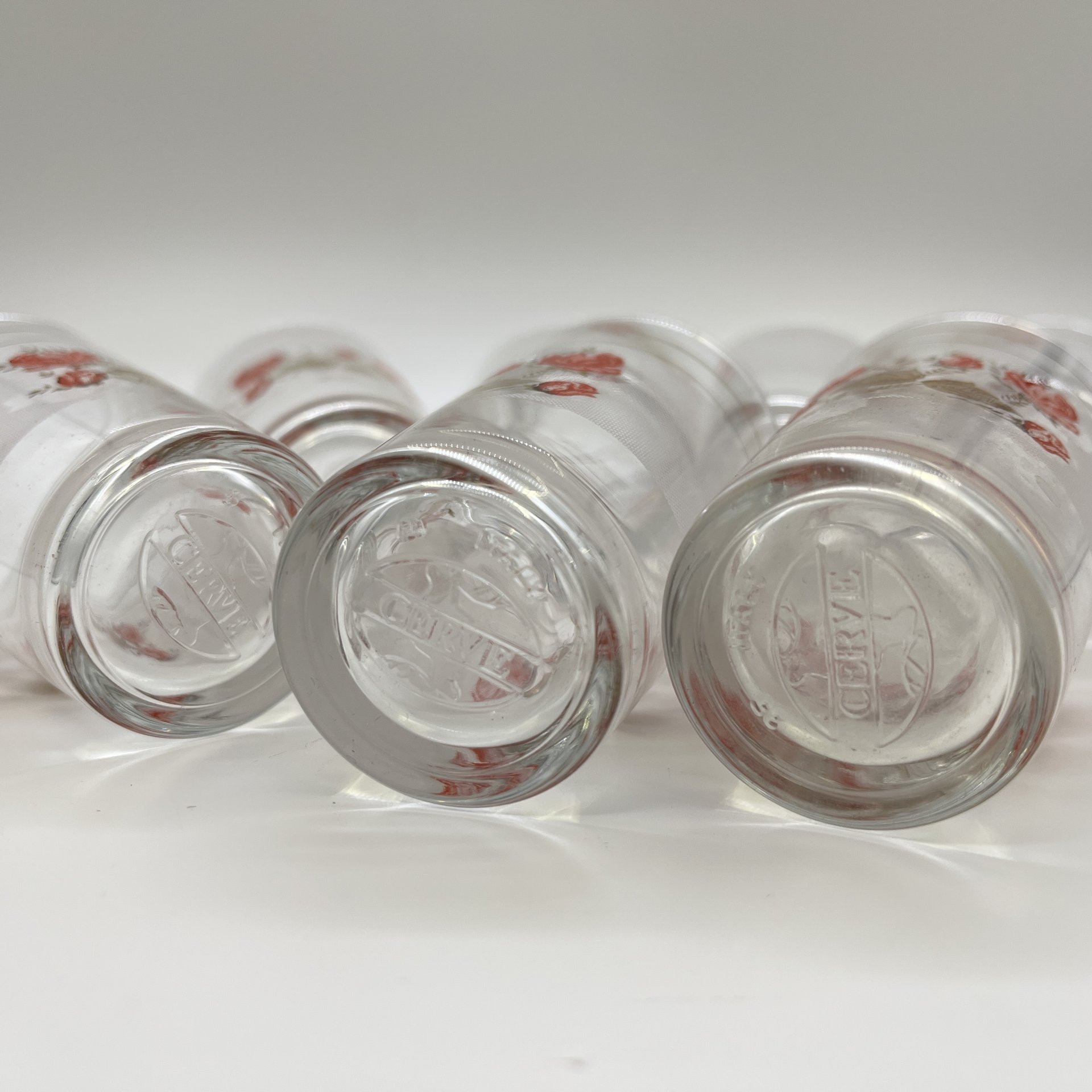 Набор из 7-ми небольших стаканов (стопок), украшенных цветочным декором, стекло, деколь, золочение, Cerve, Италия, 2000-2010 гг.