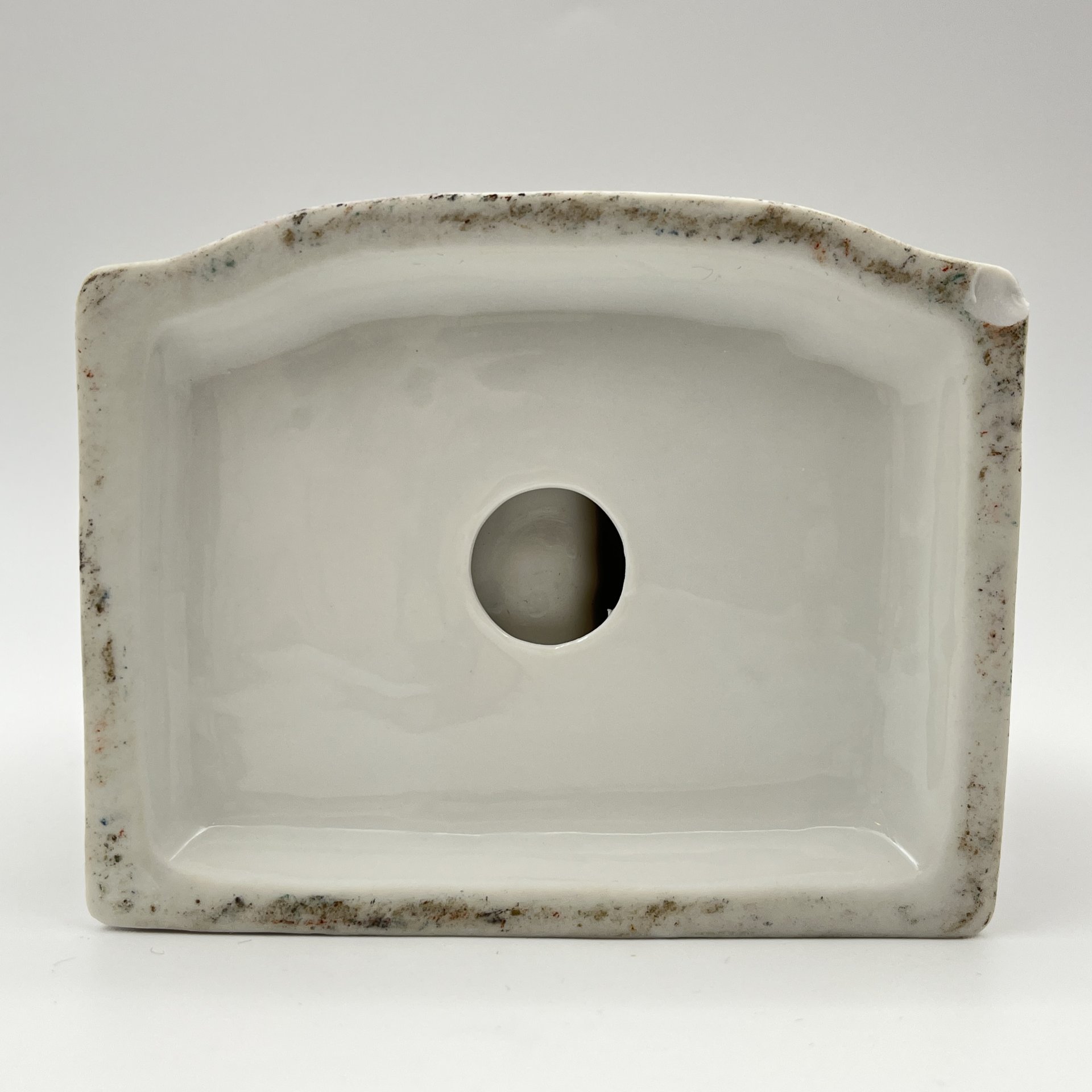 Статуэтка "Дама с цветком и зеркалом", фарфор, кружевной фарфор, роспись, золочение, Западная Европа, 1960-1980 гг.