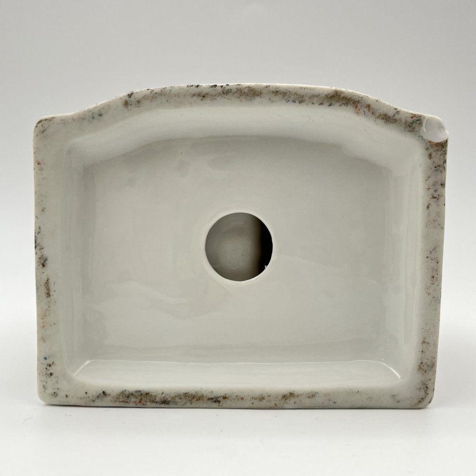 Статуэтка "Дама с цветком и зеркалом"