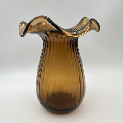 Ваза янтарного оттенка с рельефным туловом, стекло, гутная техника, СССР, 1970-1990 гг.