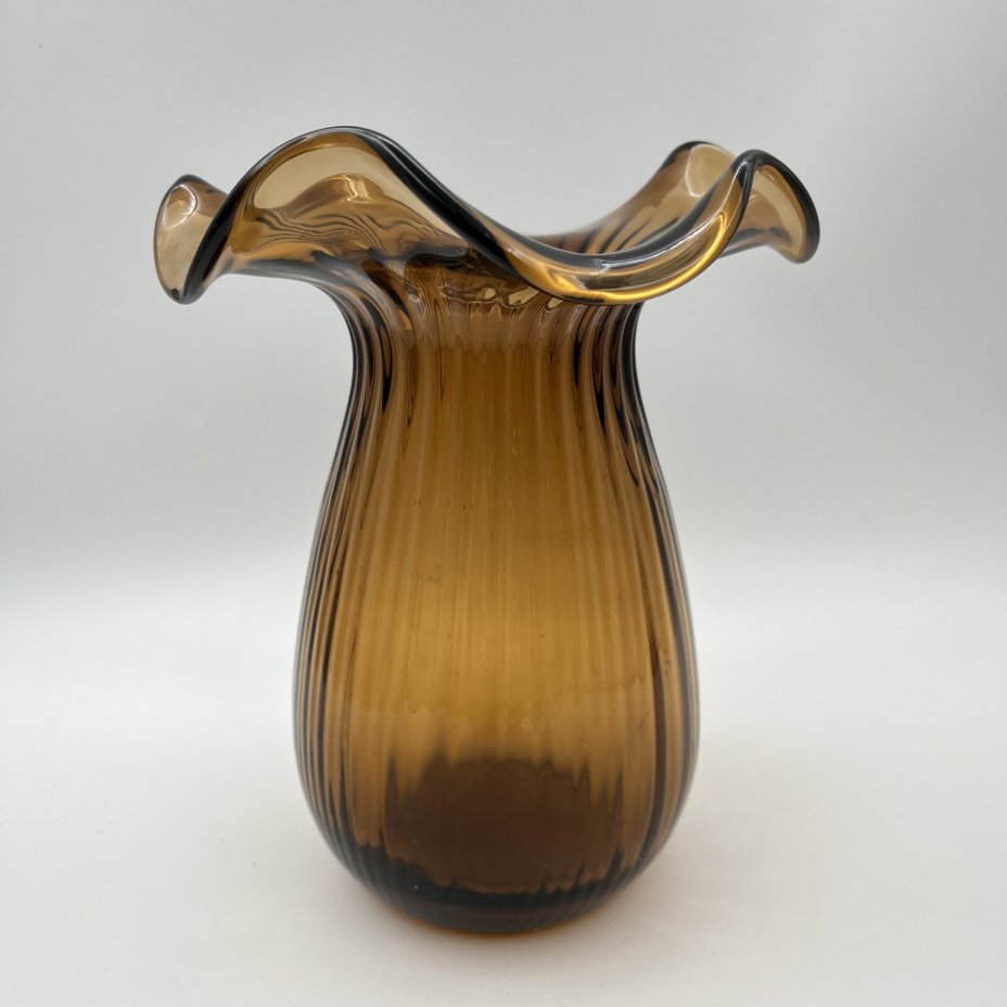 Ваза янтарного оттенка с рельефным туловом, стекло, гутная техника, СССР, 1970-1990 гг.