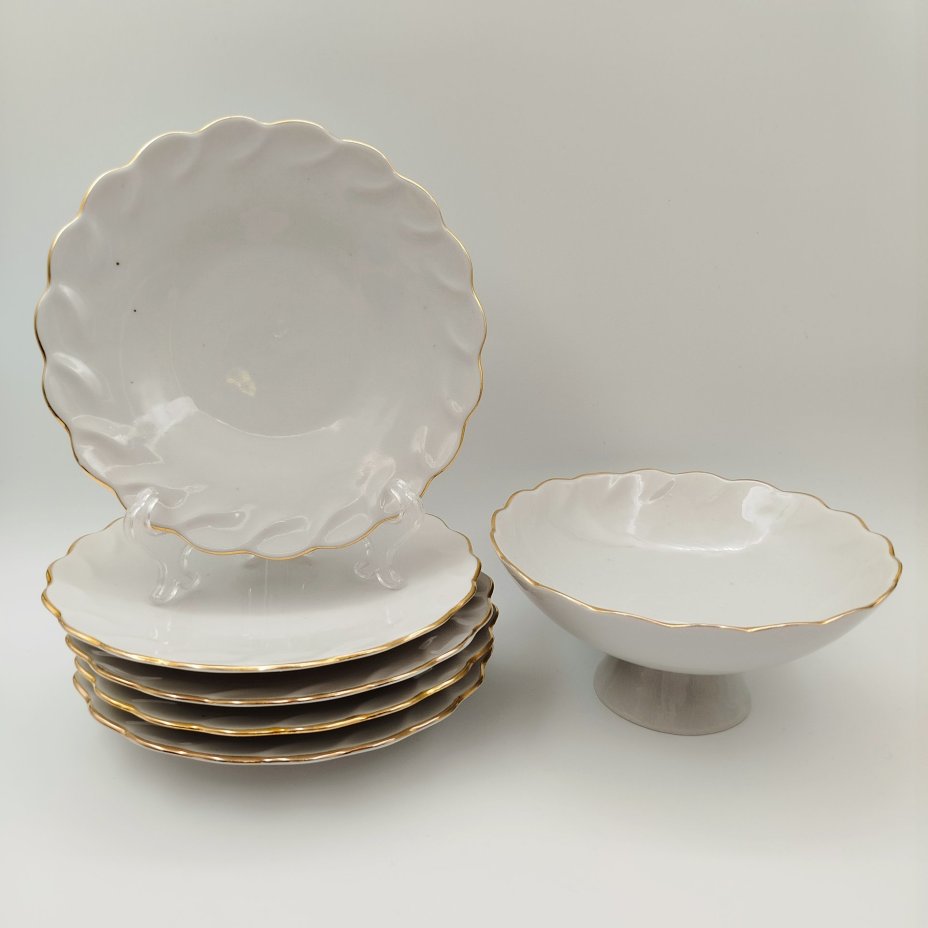 Набор для подачи десерта с золотистой каймой на пять персон (5 тарелок и ваза на ножке), фарфор, золочение, Ленинградский опытный завод (ЛОЗ), СССР, 1984-1991 гг.
