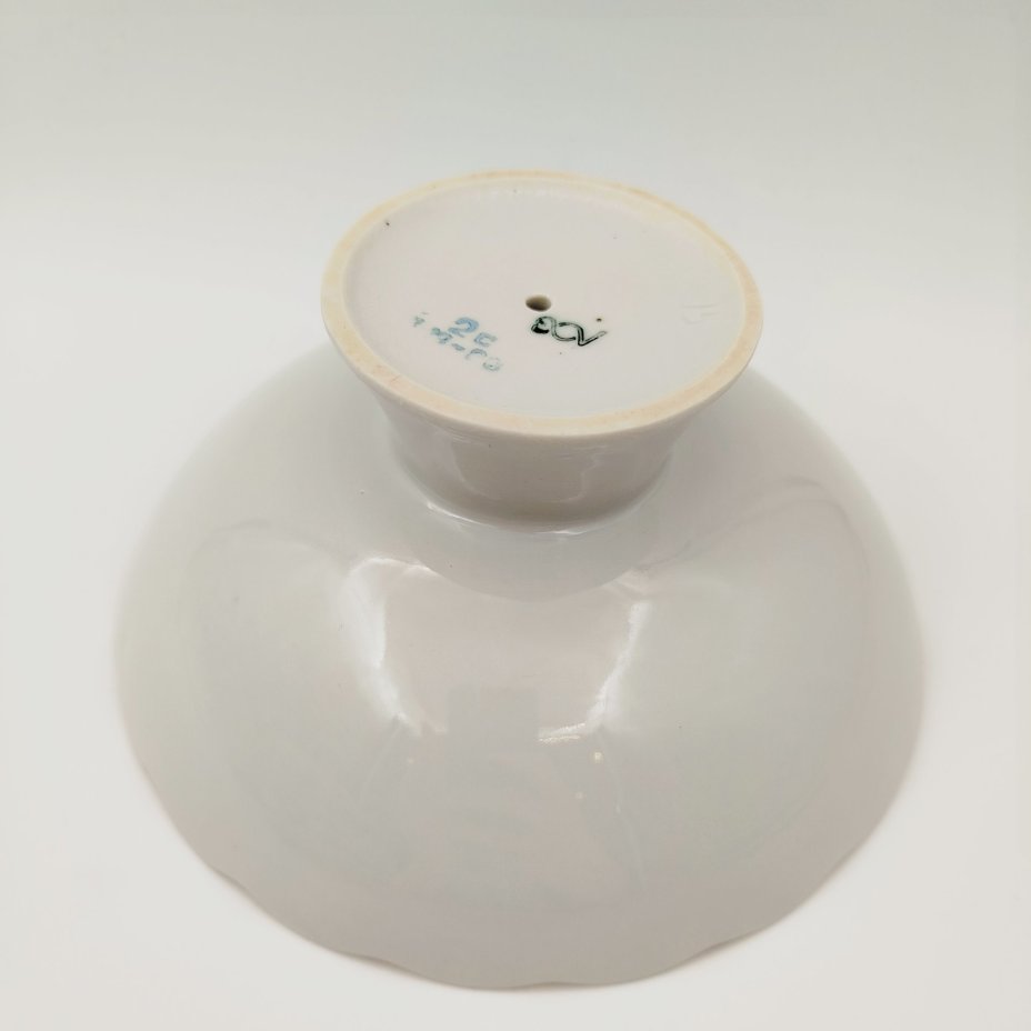 Набор для подачи десерта с золотистой каймой на пять персон (5 тарелок и ваза на ножке), фарфор, золочение, Ленинградский опытный завод (ЛОЗ), СССР, 1984-1991 гг.