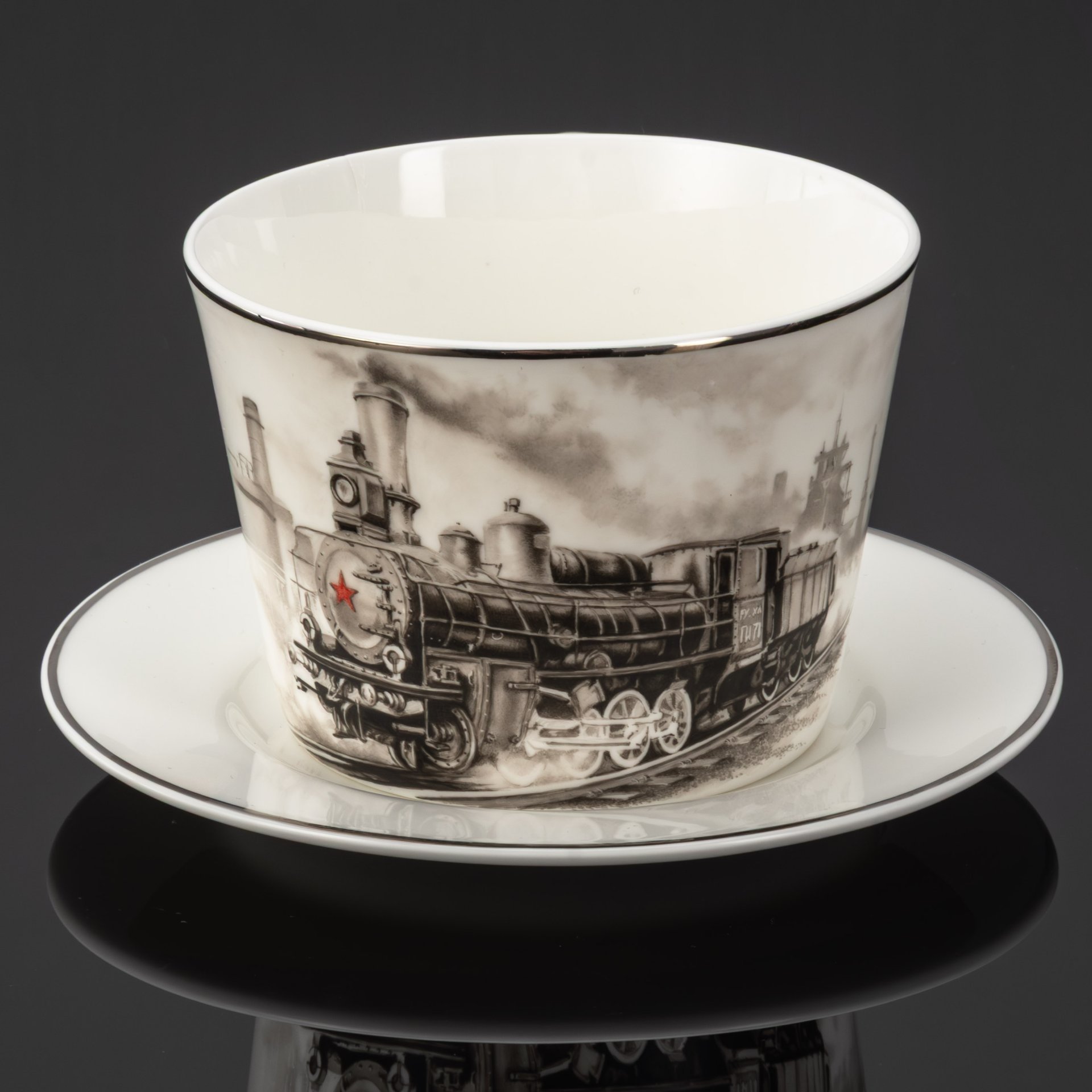 Чайная пара "Железная дорога", фарфор, роспись, серебрение, Российская Федерация, 2025 г.