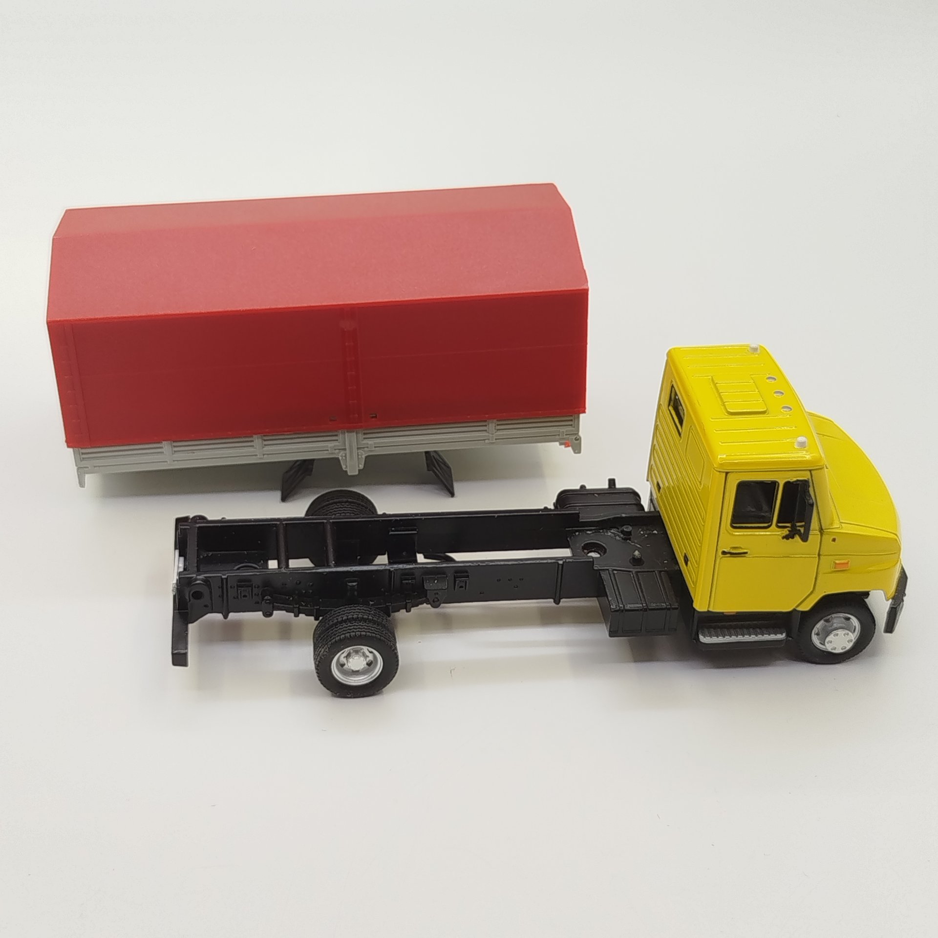 Модель автомобиля "ЗИЛ-131" со съемным тентом, в оригинальной коробке, ОАО "Завод Элекон"