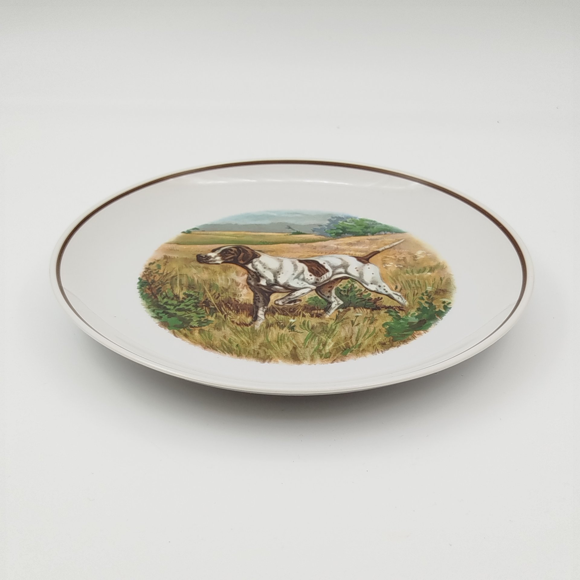 Тарелка декоративная настенная "Пойнтер", фарфор, деколь, Дмитровский фарфоровый завод (ДФЗ Вербилки), СССР, 1965-1991 гг.