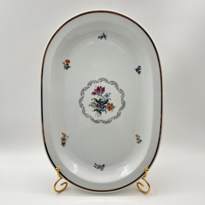 Блюдо овальной формы, украшенное цветочным декором, фарфор, деколь, золочение, Colditz (Кольдиц), ГДР, 1970-1980 гг.