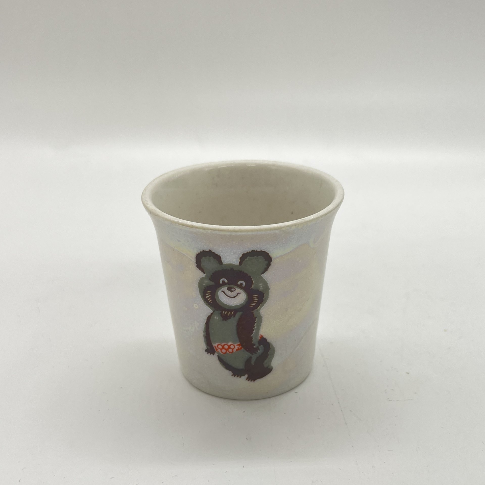 Стопка "Олимпийский мишка", фарфор, деколь, люстр, Горьковский ордена Трудового Красного Знамени завод «Орбита», СССР, 1980 г.