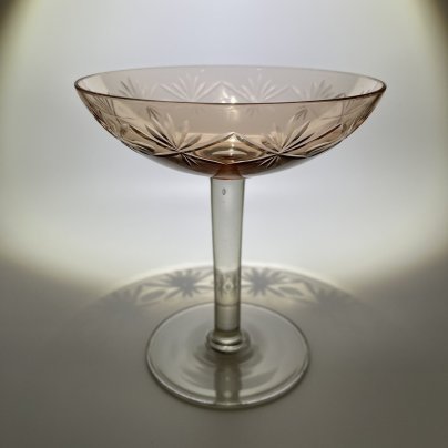 Ваза (конфетница) на ножке, стекло, розалиновое, алмазная грань, СССР, 1970-1990 гг.