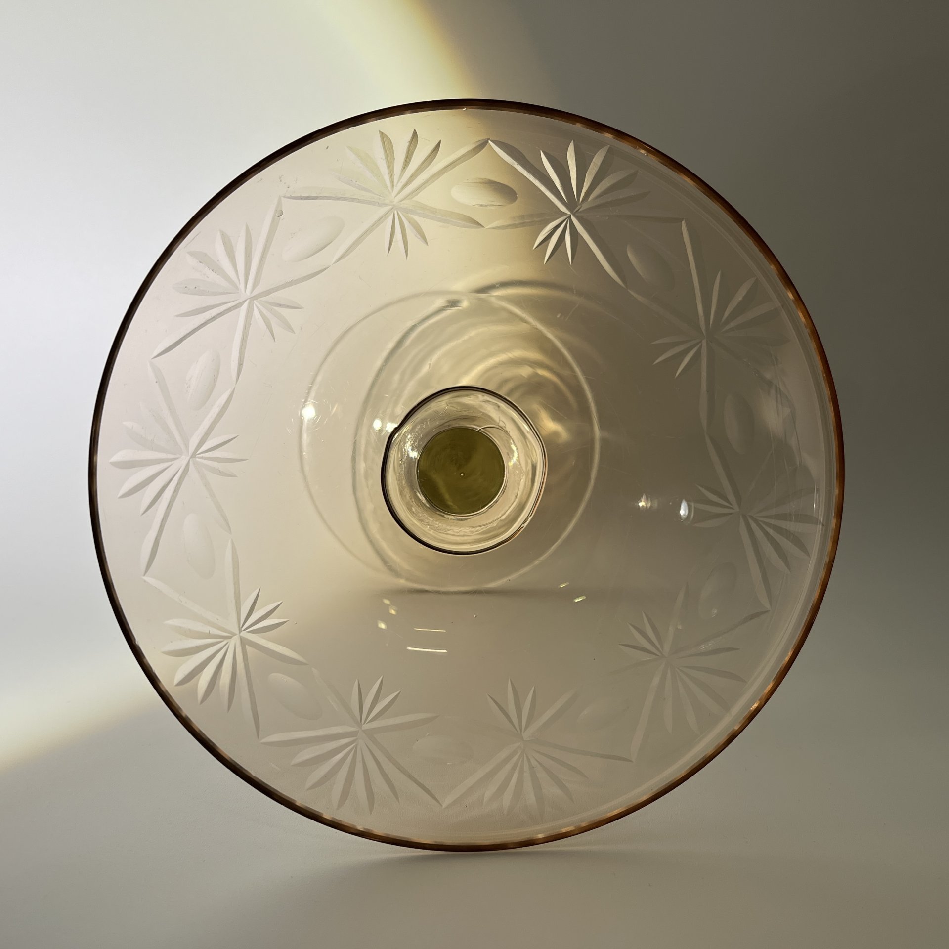 Ваза (конфетница) на ножке, стекло, розалиновое, алмазная грань, СССР, 1970-1990 гг.