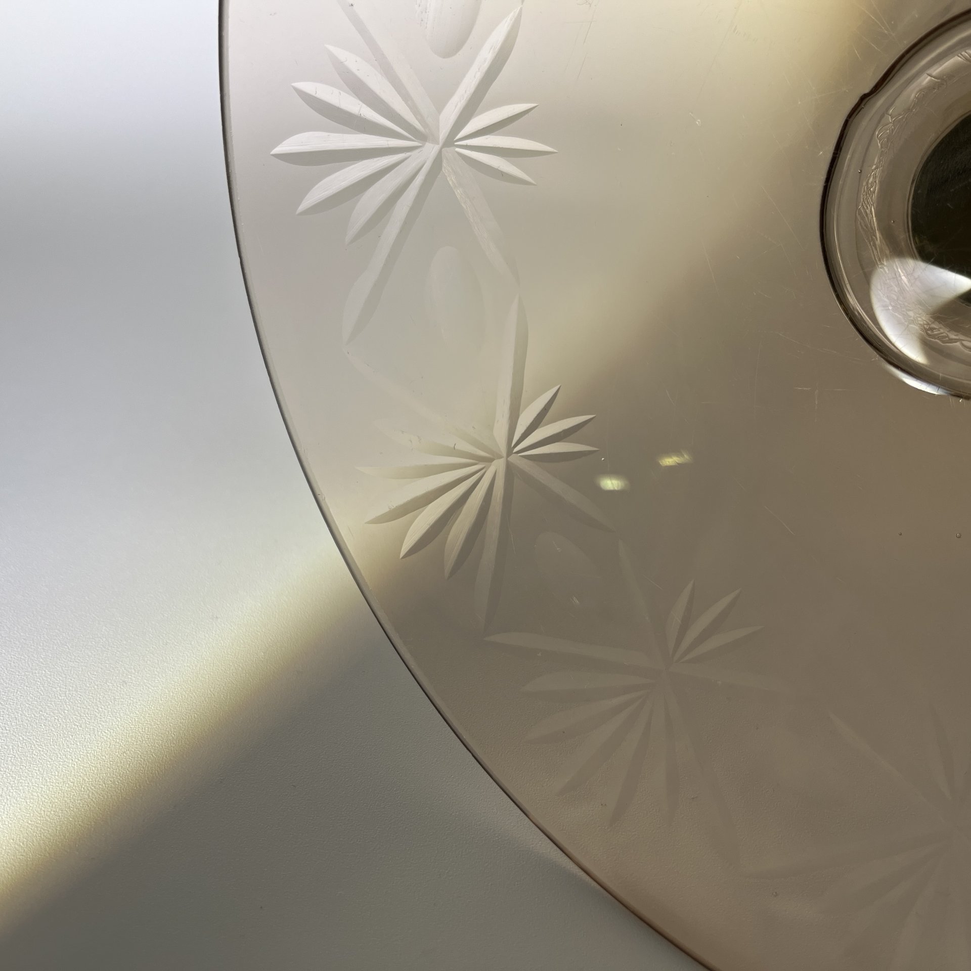 Ваза (конфетница) на ножке, стекло, розалиновое, алмазная грань, СССР, 1970-1990 гг.