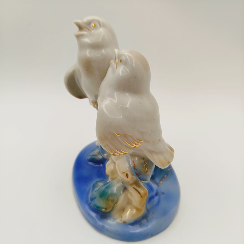 Статуэтка "Песнопение", скульптор Н.И. Бессарабова,  Артель «Художественная керамика», фарфор, роспись, золочение, Турыгинский фарфоровый завод артели «Художественная керамика» (Гжель), СССР, 1940-1950 гг.