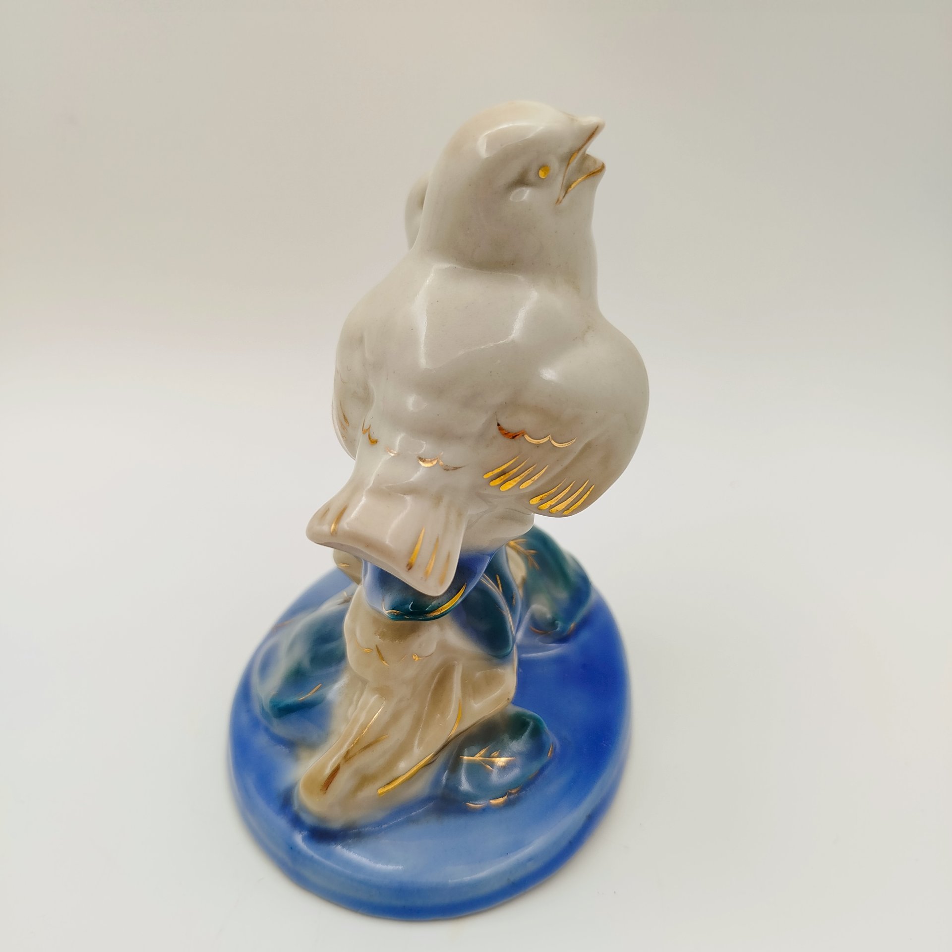 Статуэтка "Песнопение", скульптор Н.И. Бессарабова,  Артель «Художественная керамика», фарфор, роспись, золочение, Турыгинский фарфоровый завод артели «Художественная керамика» (Гжель), СССР, 1940-1950 гг.