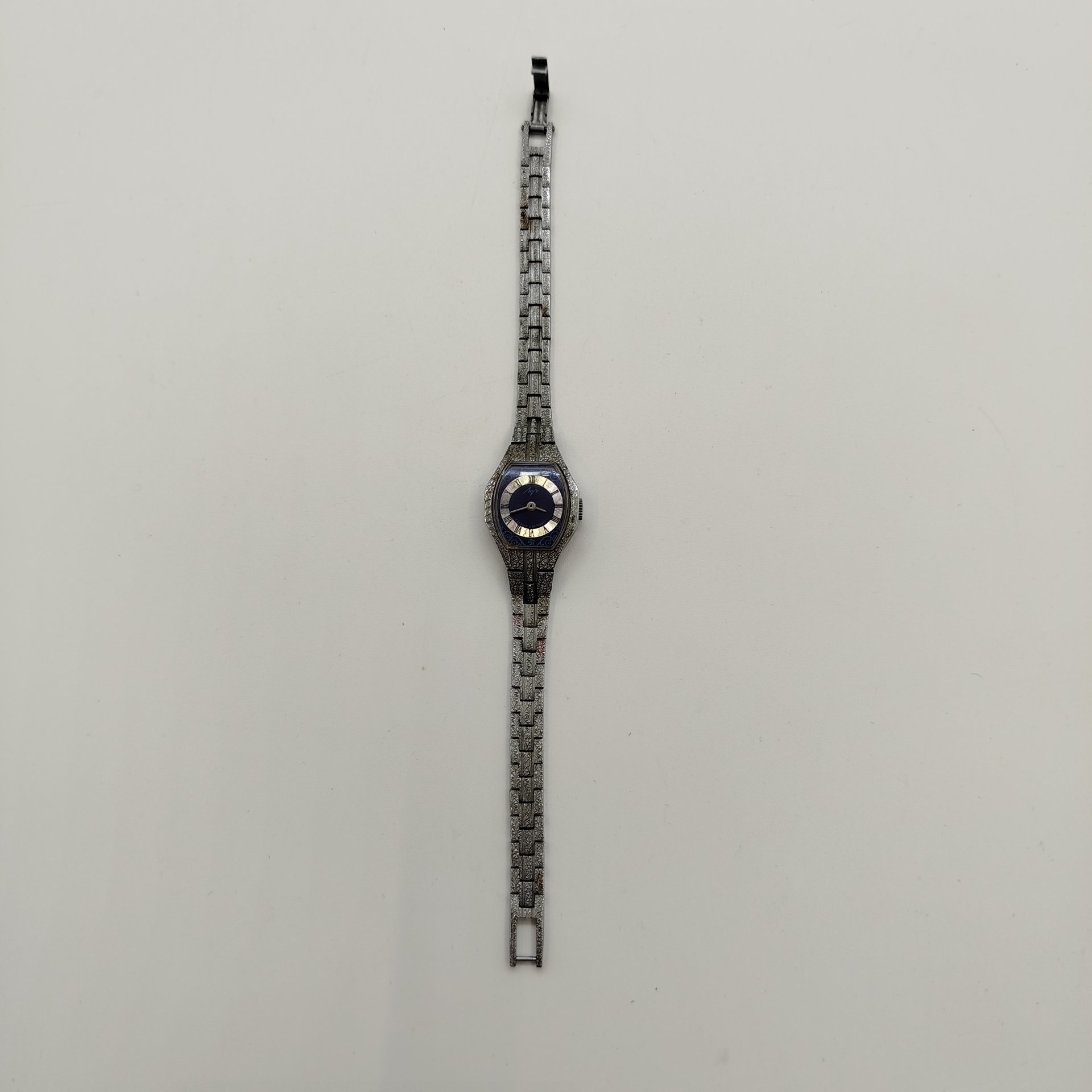 Часы наручные женские, металл, стекло, Завод «Луч», с. Новоселки, Беларусь, 1991-2000 гг.