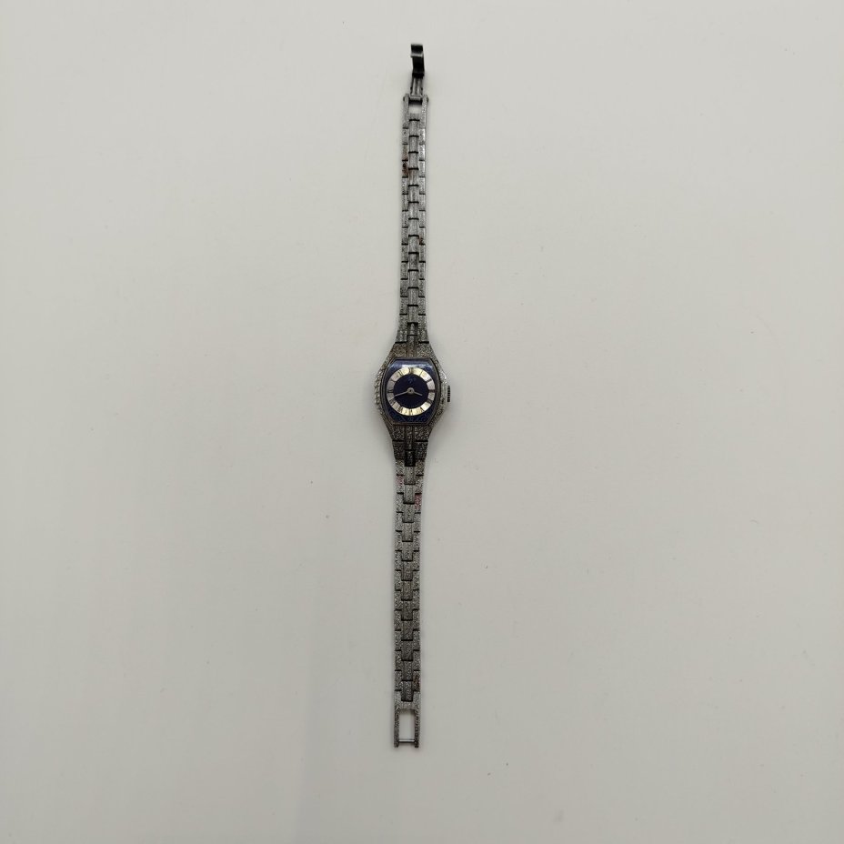 Часы наручные женские, металл, стекло, Завод «Луч», с. Новоселки, Беларусь, 1991-2000 гг.