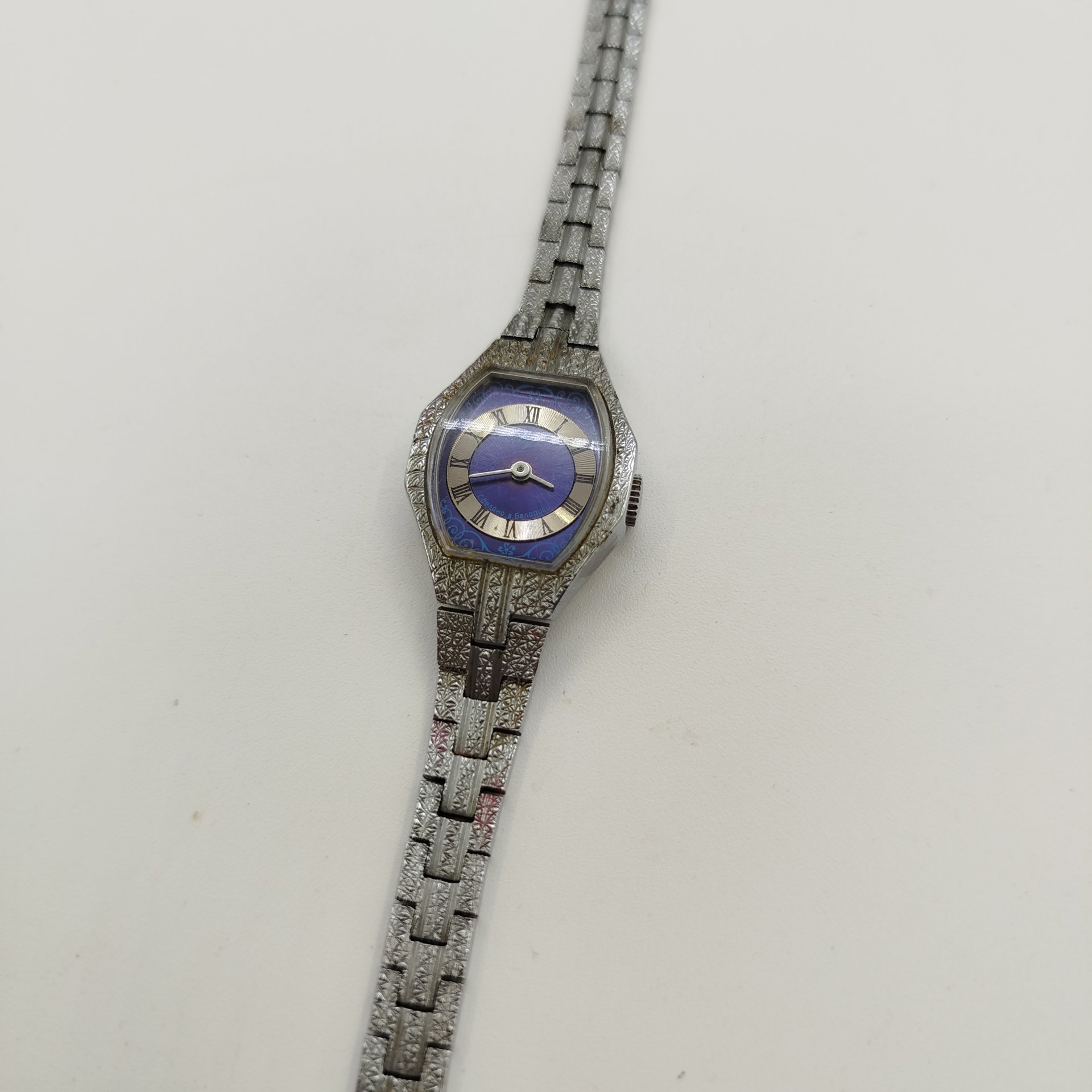 Часы наручные женские, металл, стекло, Завод «Луч», с. Новоселки, Беларусь, 1991-2000 гг.