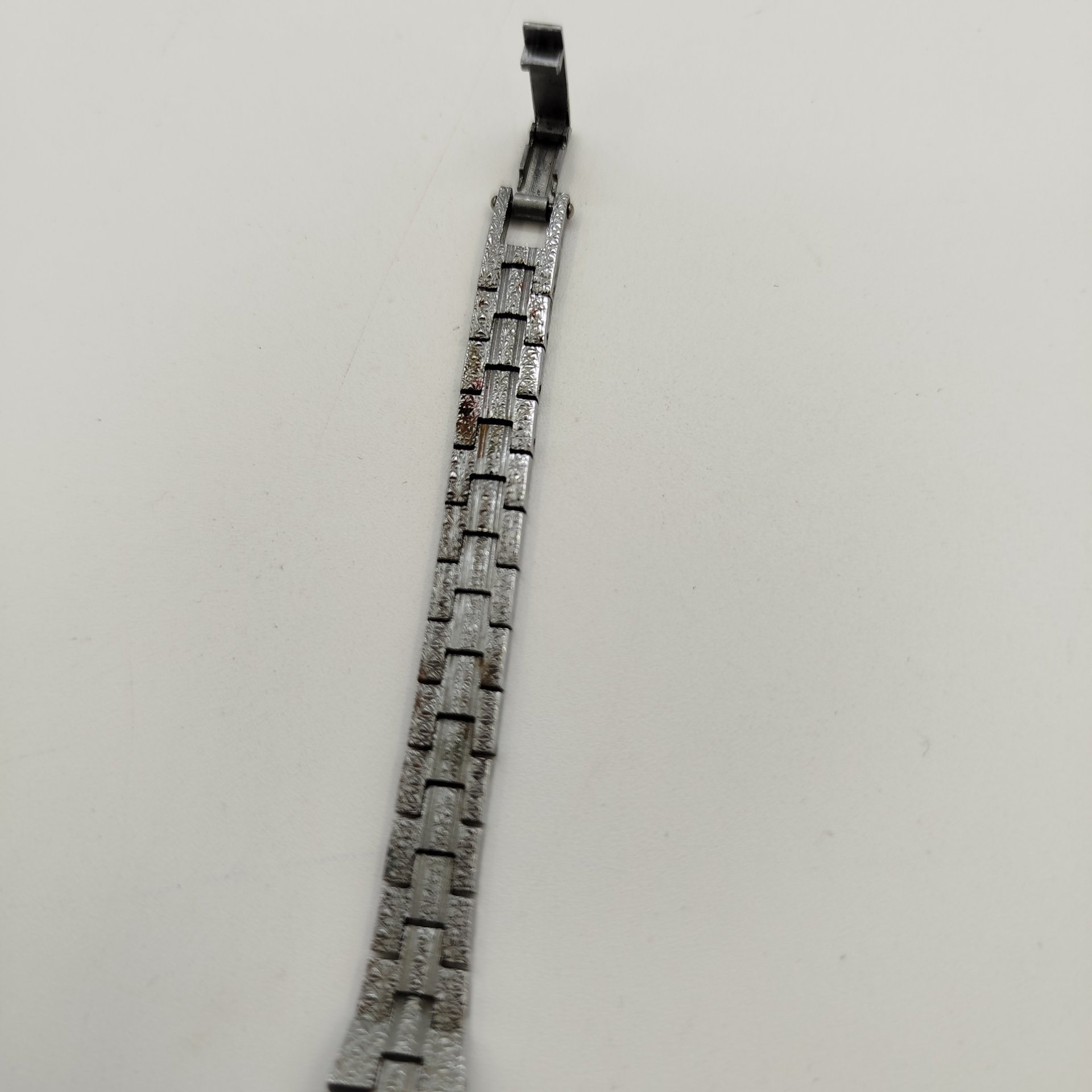 Часы наручные женские, металл, стекло, Завод «Луч», с. Новоселки, Беларусь, 1991-2000 гг.