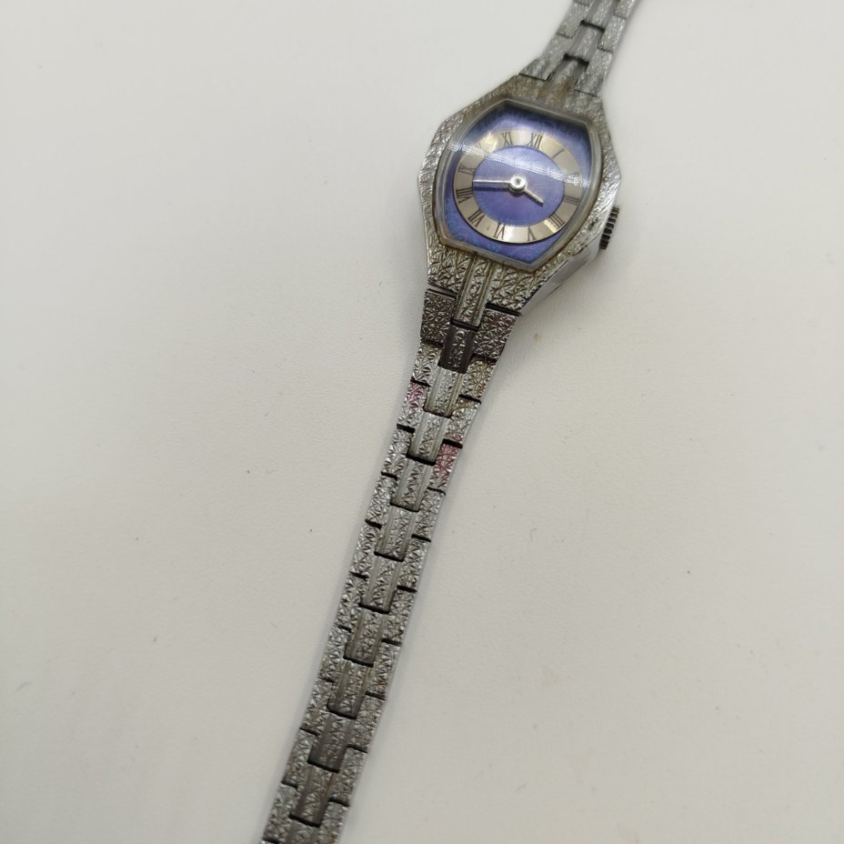 Часы наручные женские, металл, стекло, Завод «Луч», с. Новоселки, Беларусь, 1991-2000 гг.