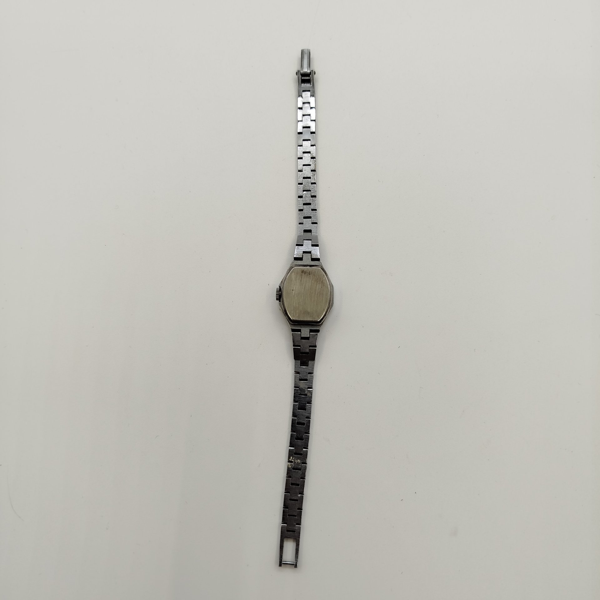 Часы наручные женские, металл, стекло, Завод «Луч», с. Новоселки, Беларусь, 1991-2000 гг.