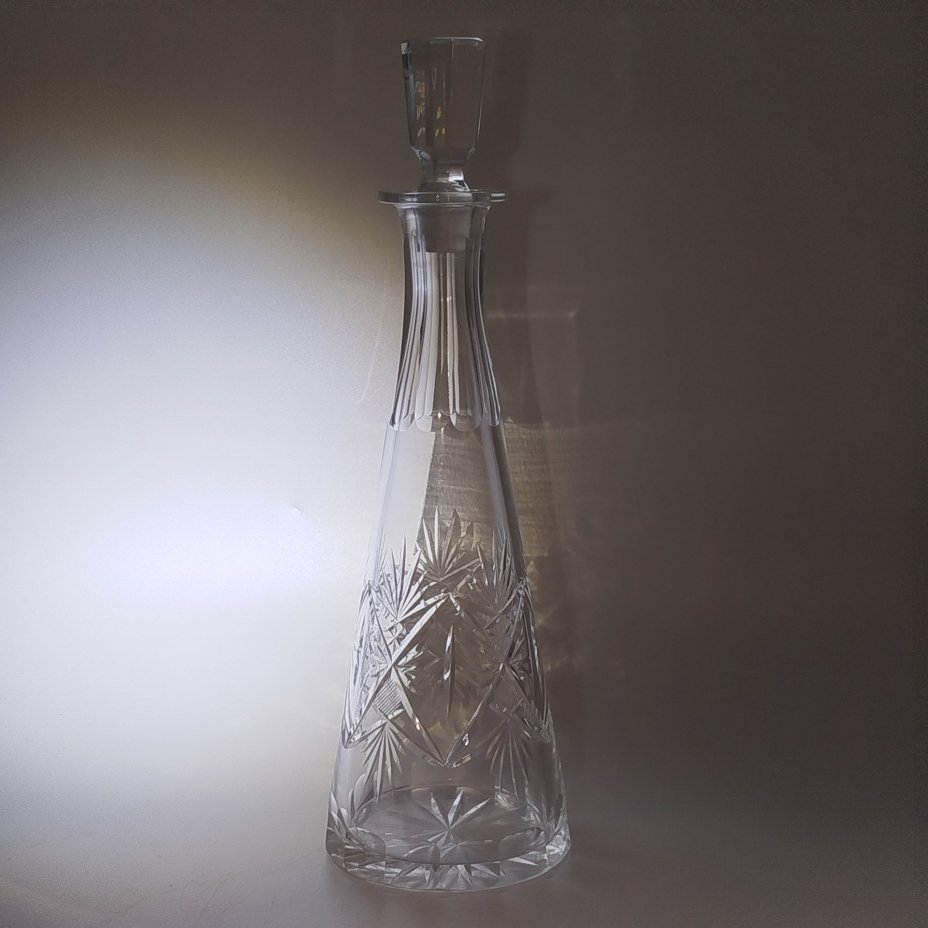 Штоф (графин) для крепких напитков конической формы со звездчатым декором, стекло, алмазная грань, СССР, 1930-1950 гг.
