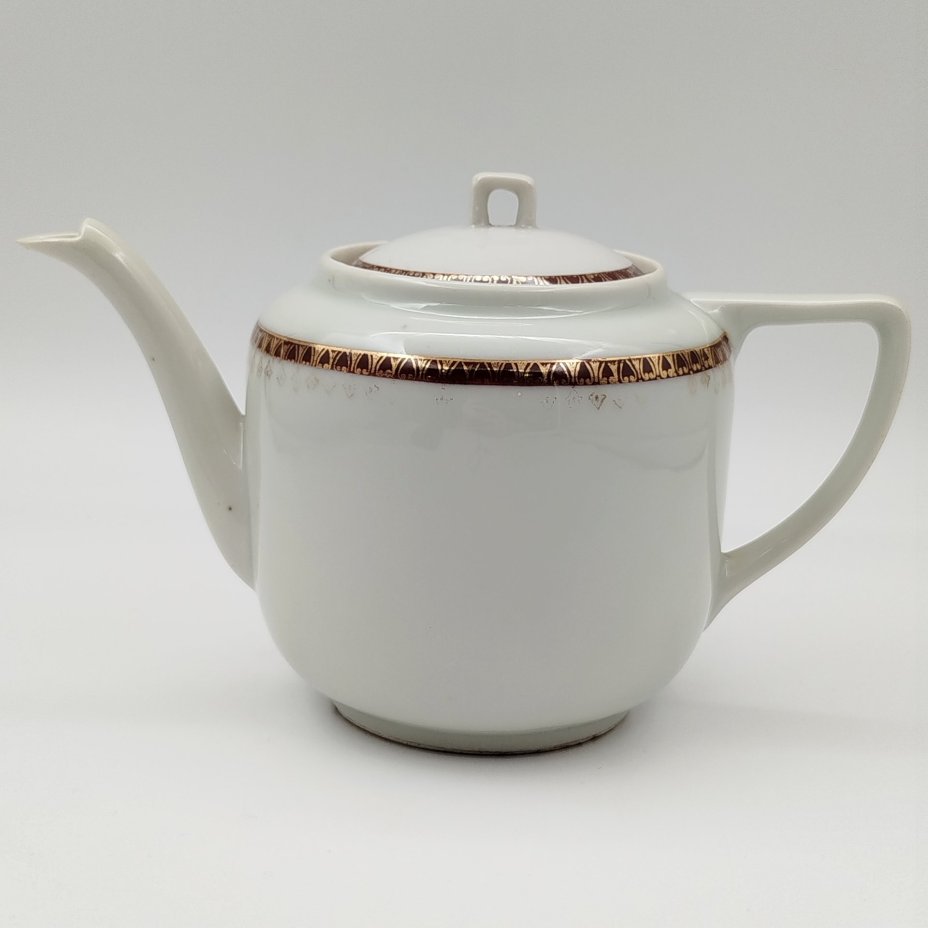 Чайник заварочный с орнаментальной каймой, фарфор, обводка, золочение, Фарфоровый завод «Пролетарий» (Бронница, Мста), СССР, 1923-1927 гг.