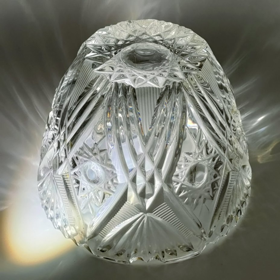 Ваза (конфетница) с резным декором