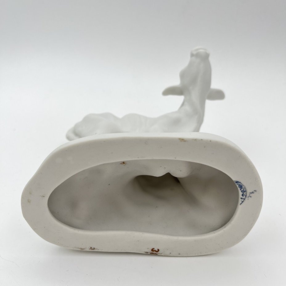 Статуэтка "Теленок стоит", скульптор Е.Г. Морозова-Эккерт, бисквит, Дмитровский фарфоровый завод (ДФЗ Вербилки), СССР, 1946-1954 гг.