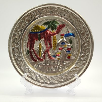 Тарелка декоративная настенная, украшенная изображением верблюда