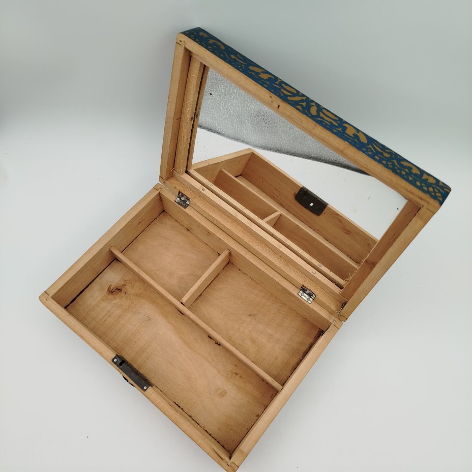 Шкатулка для украшений, декорированная сценой китайского чаепития, Китай