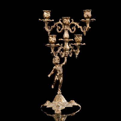 Канделябр на фигурном основании в виде путти, рассчитанный на 5 свечей