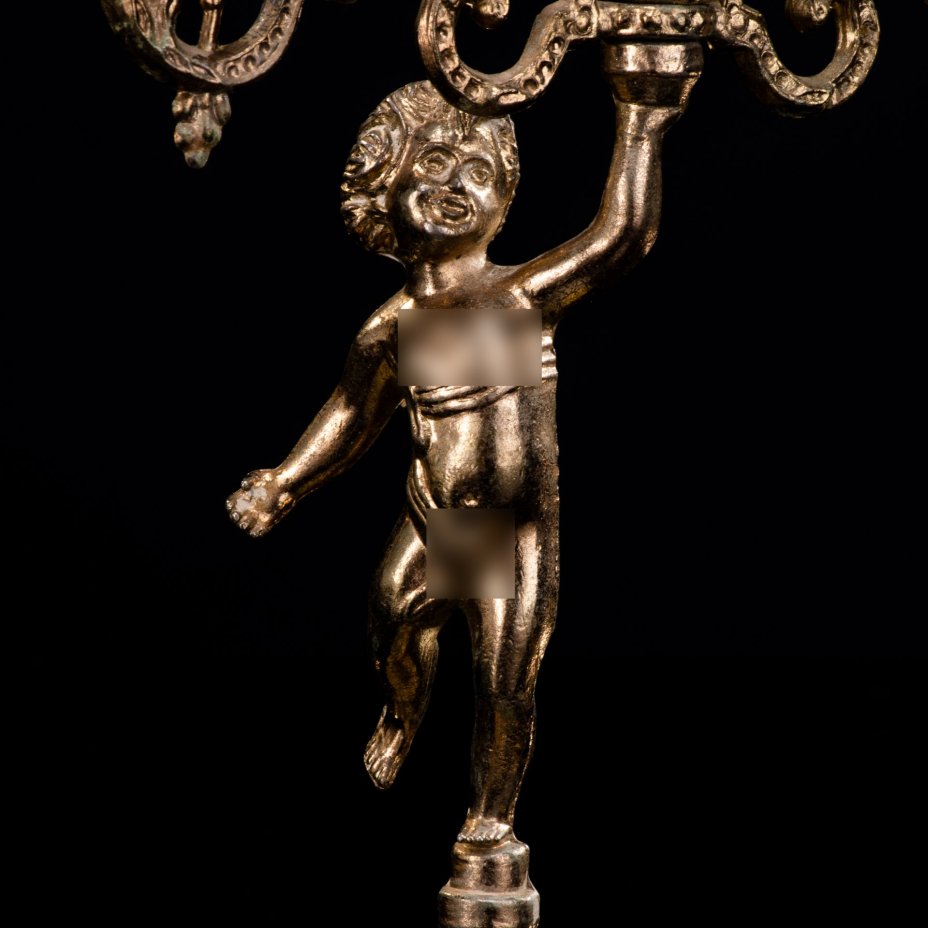 Канделябр на фигурном основании в виде путти, рассчитанный на 5 свечей