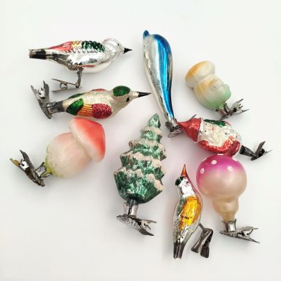 Набор из девяти елочных игрушек различных форм на прищепках (в подборе), стекло, краска, металл, СССР, 1960-1990 гг.
