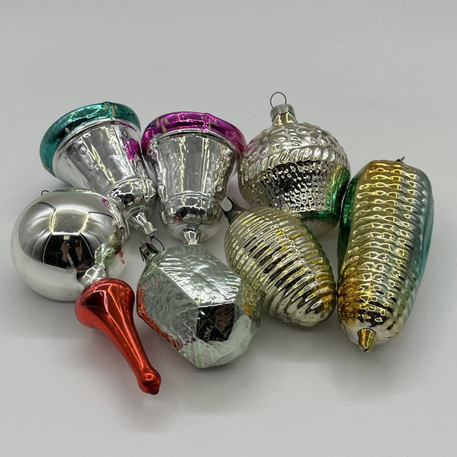 Набор ёлочных игрушек различных форм и расцветок (7 шт.)